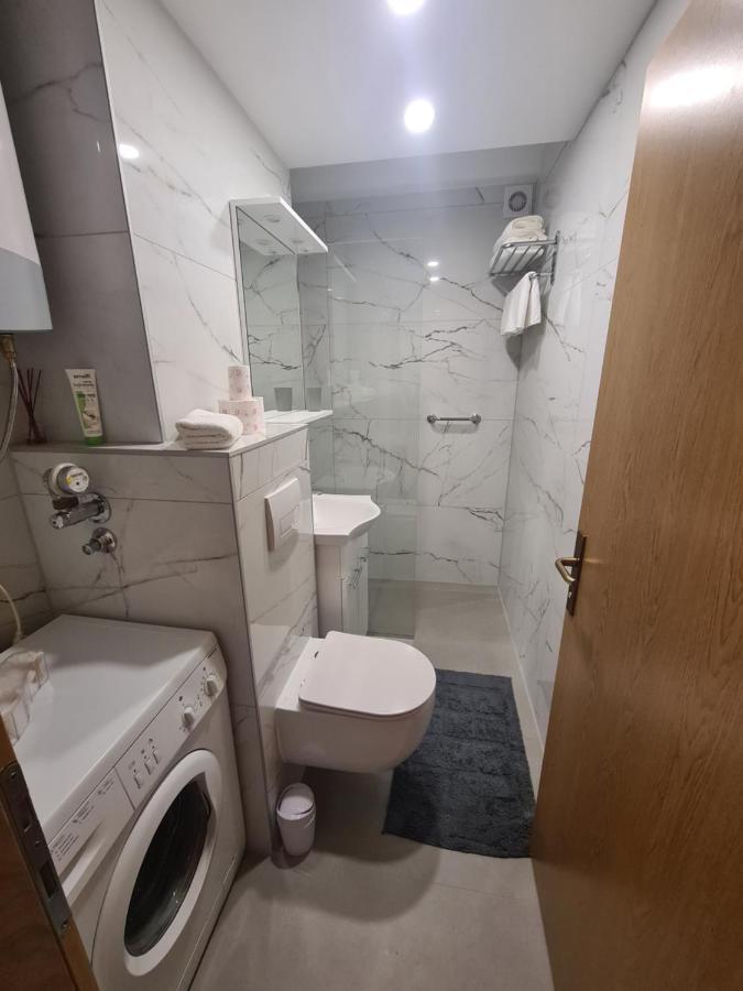 Apartman Yellow - Self Check In โอซีเยก ภายนอก รูปภาพ