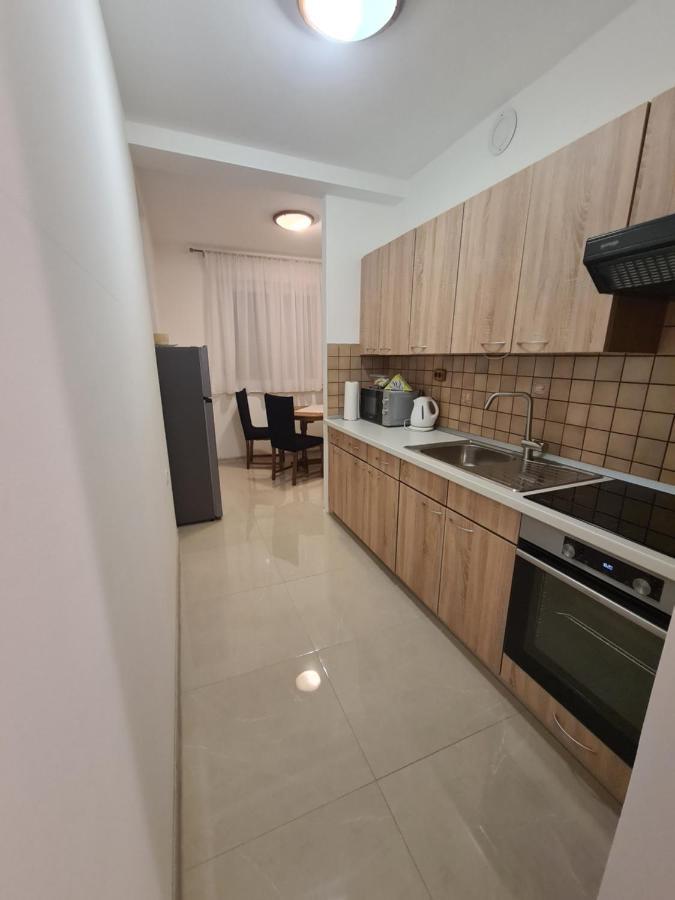 Apartman Yellow - Self Check In โอซีเยก ภายนอก รูปภาพ