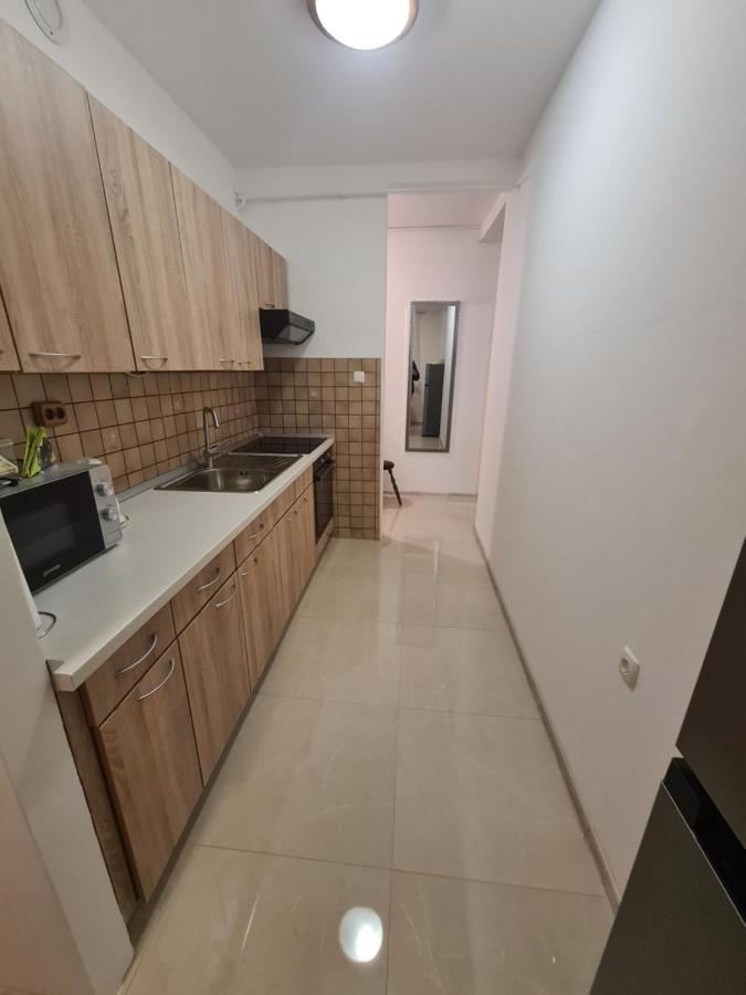 Apartman Yellow - Self Check In โอซีเยก ภายนอก รูปภาพ