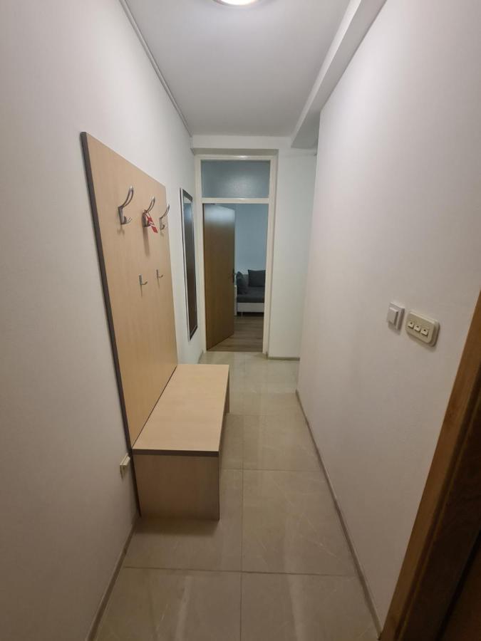 Apartman Yellow - Self Check In โอซีเยก ภายนอก รูปภาพ