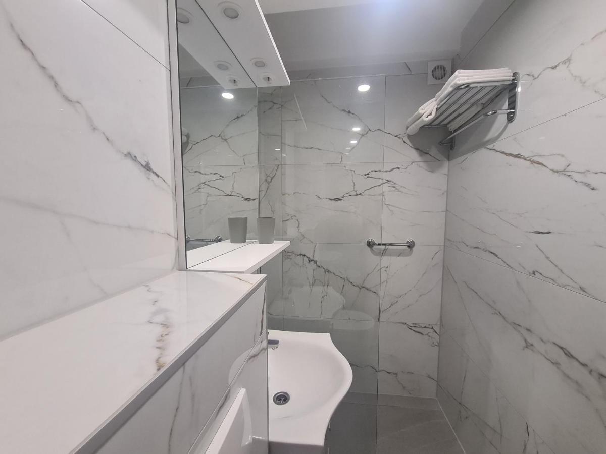 Apartman Yellow - Self Check In โอซีเยก ภายนอก รูปภาพ