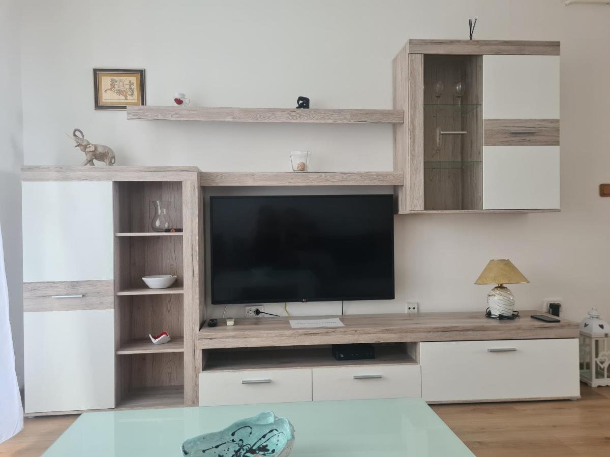 Apartman Yellow - Self Check In โอซีเยก ภายนอก รูปภาพ