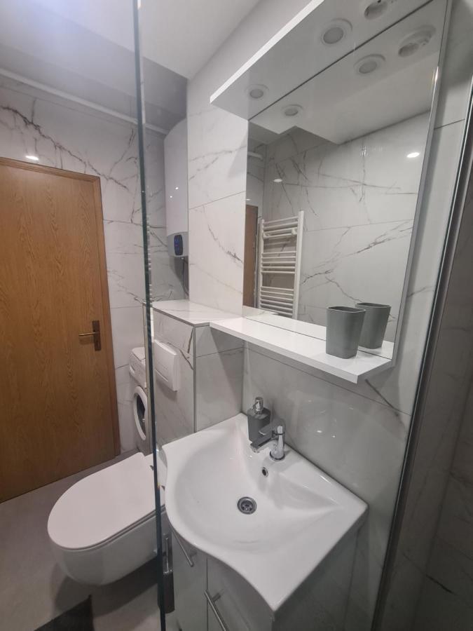 Apartman Yellow - Self Check In โอซีเยก ภายนอก รูปภาพ