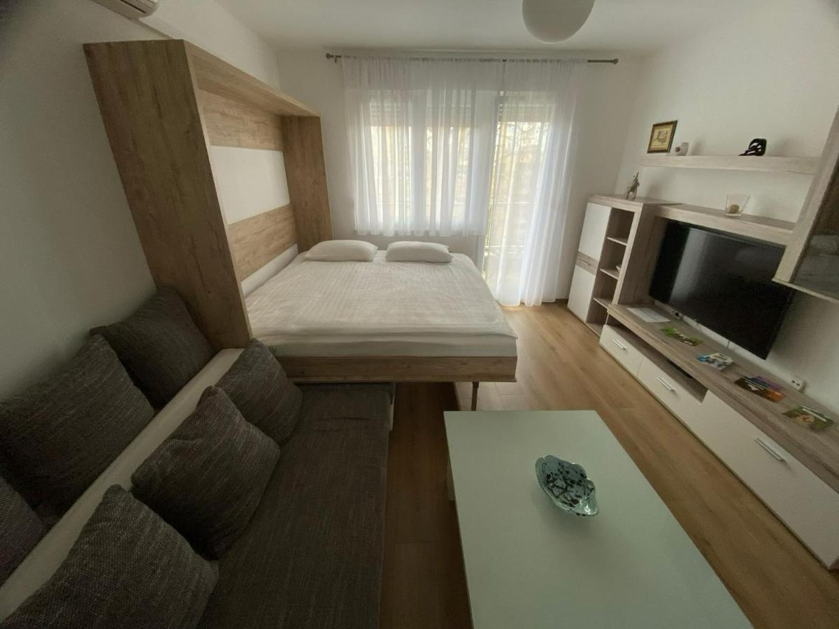 Apartman Yellow - Self Check In โอซีเยก ภายนอก รูปภาพ