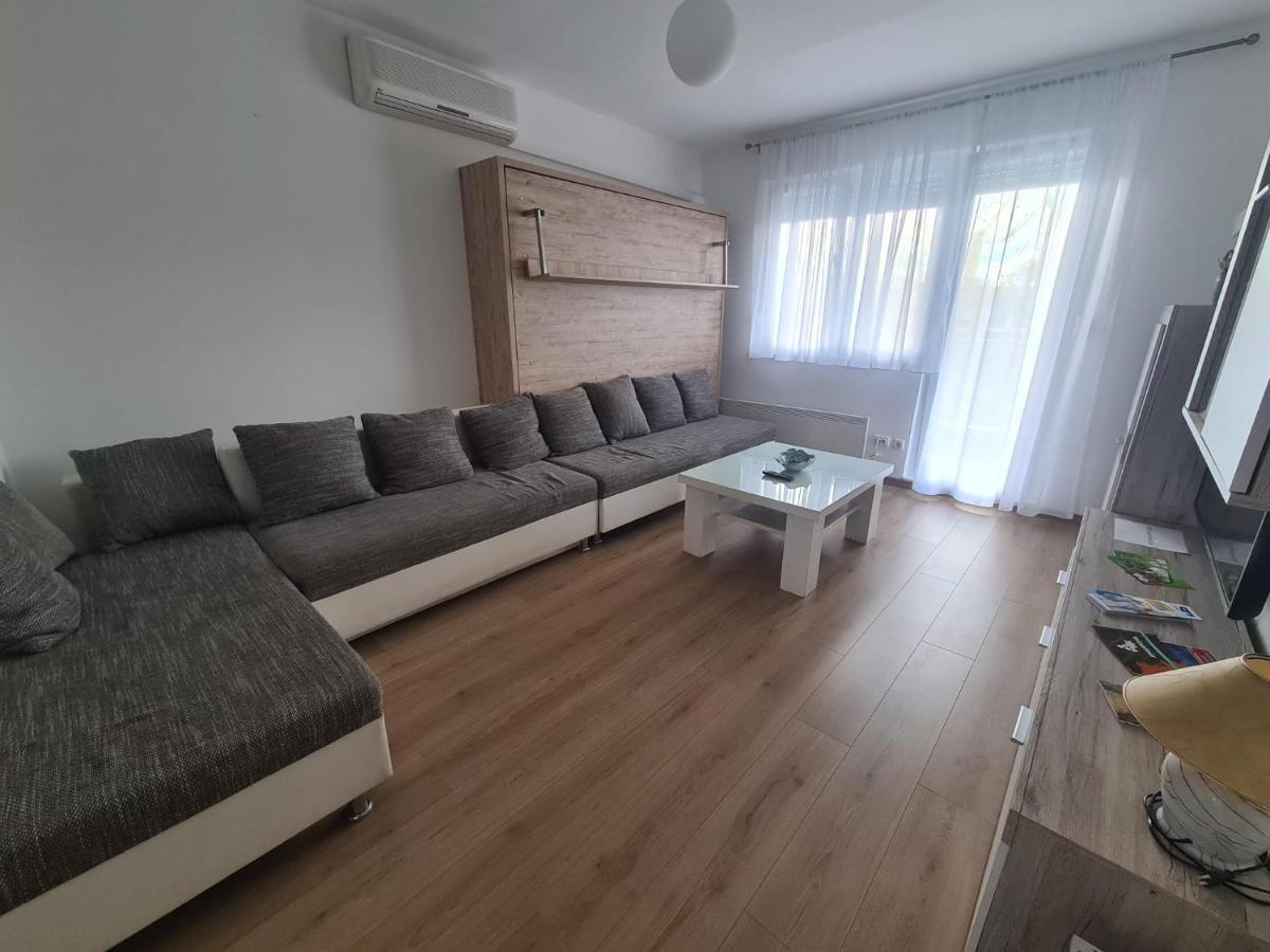 Apartman Yellow - Self Check In โอซีเยก ภายนอก รูปภาพ