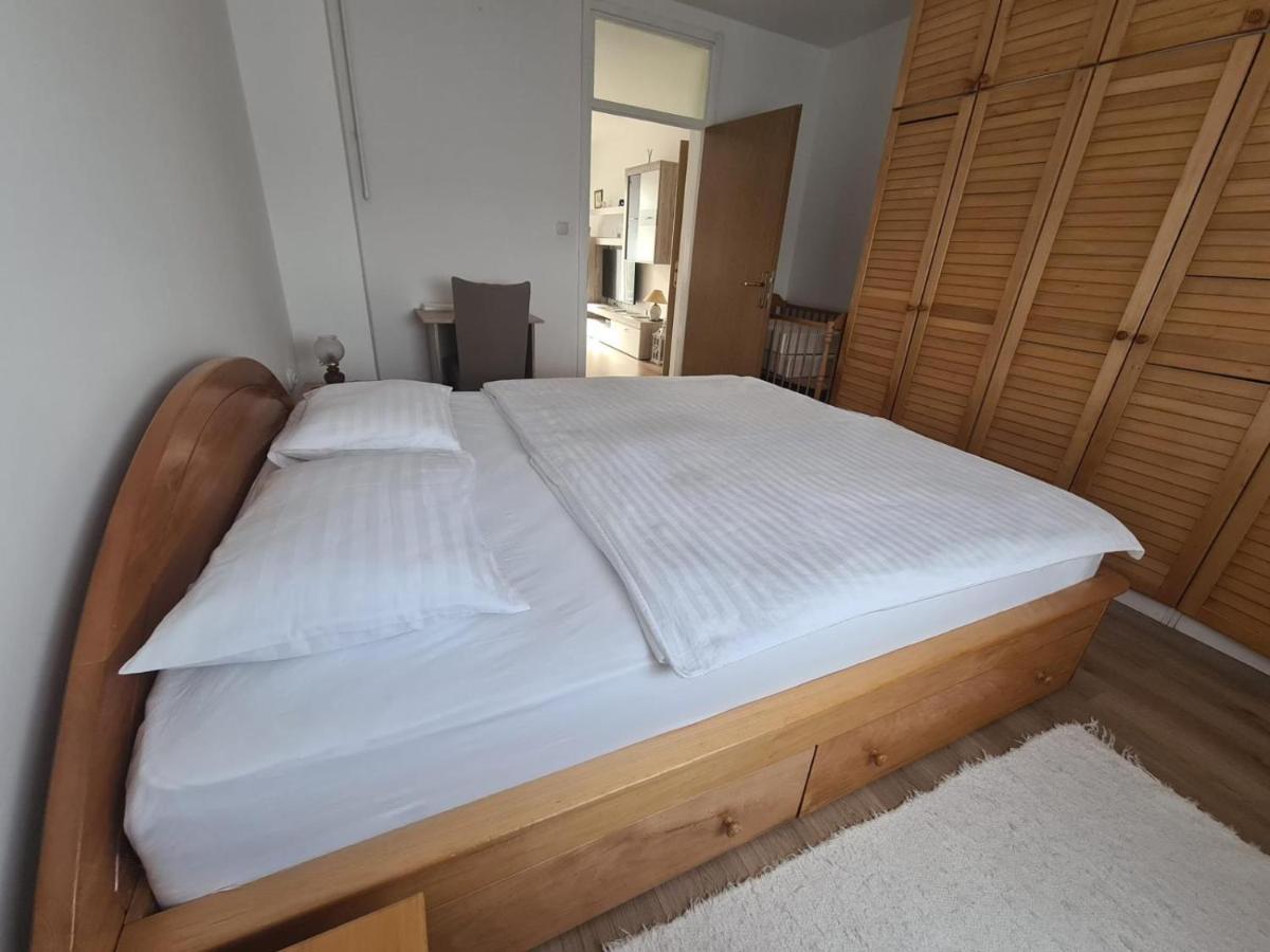 Apartman Yellow - Self Check In โอซีเยก ภายนอก รูปภาพ